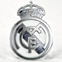 皇家马德里队徽特写，白色背景上经典的皇冠与交织的字母MCF